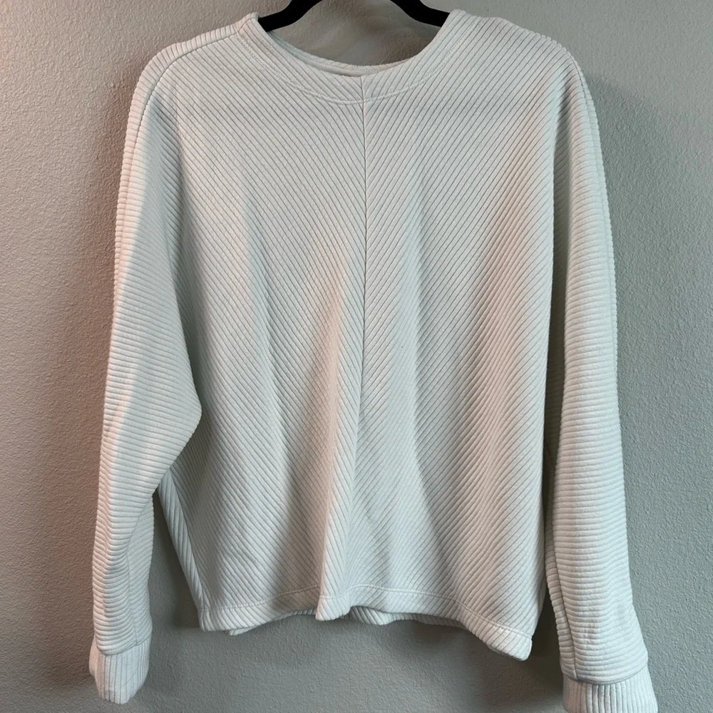 Target pullover; size medium - Picture 2 of 3